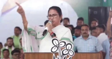 মমতার বিস্ফোরক দাবি — ধর্মতলার জনসভায় ভাষণ দিচ্ছেন মমতা বন্দ্যোপাধ্যায়