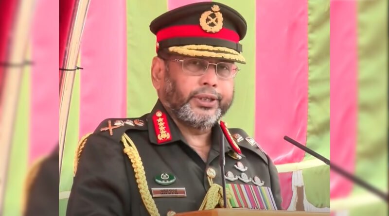 সেনাপ্রধান ওয়াকার-উজ-জামান বিএমএ ৯০তম কোর্সের কমিশনিং প্যারেডে বক্তব্য দিচ্ছেন