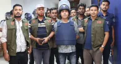 ডেভিড ইমন গ্রেপ্তার সংবাদ সম্মেলনে চট্টগ্রাম পুলিশ সুপার মাসুদ আলম
